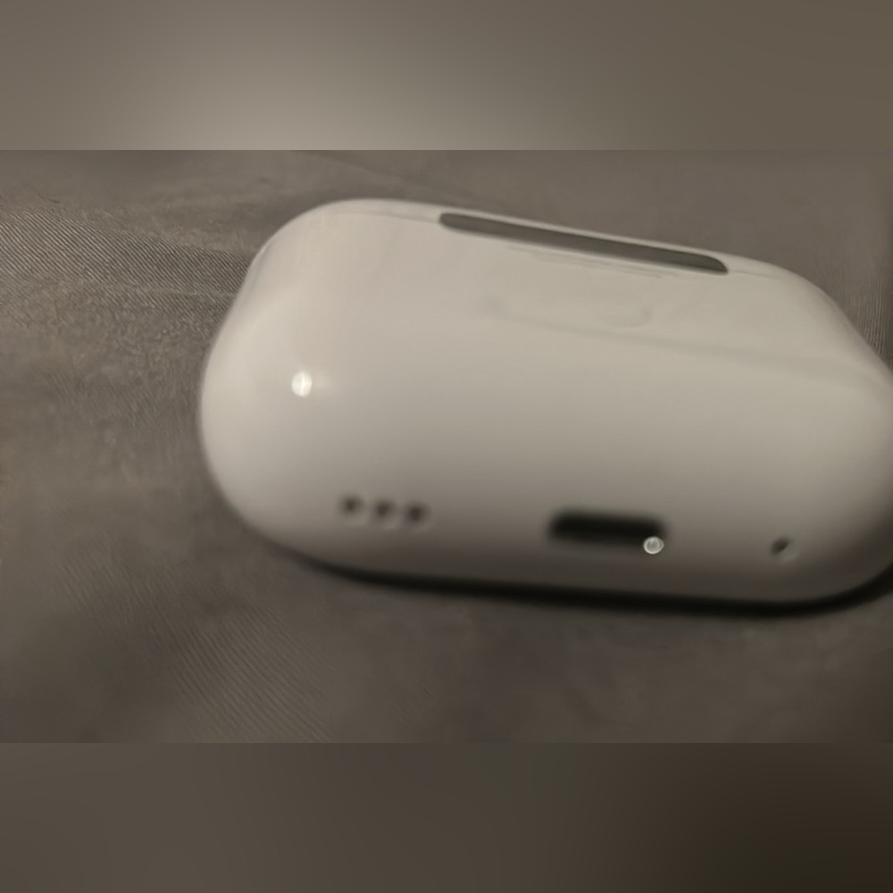 Selling AirPod pros 2 there real I can show u don’t want them no-more